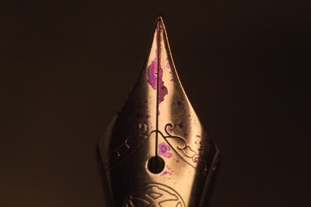 TWSBI Diamond 580 AL filled with Pelikan 4001